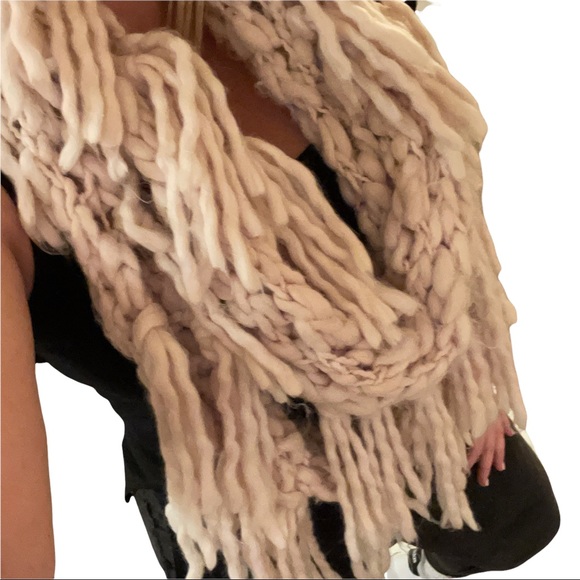 Vintage Accessories - Infinity Scarf Rose Gold Chunky Knit With Fringe Light Pink